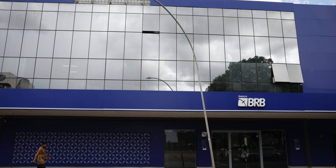 S&P rebaixa nota de crédito do BRB e cita incertezas sobre capitalização