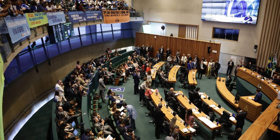 Câmara do DF aprova projeto que remodela plano para salvar BRB após rombo com Master