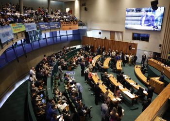 Câmara do DF aprova projeto que remodela plano para salvar BRB após rombo com Master