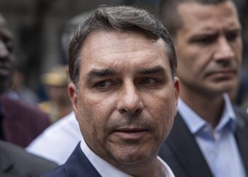 Flávio Bolsonaro se ausentou em 43% das votações nominais do Senado este ano