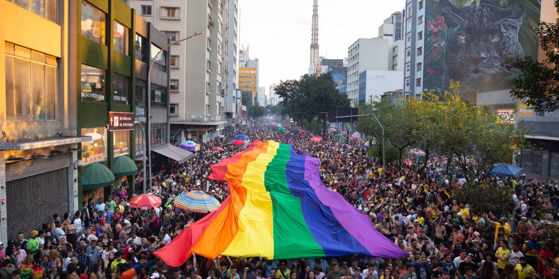 Pesquisa da Unicamp vai criar fundo de memória da Parada LGBT+ de SP