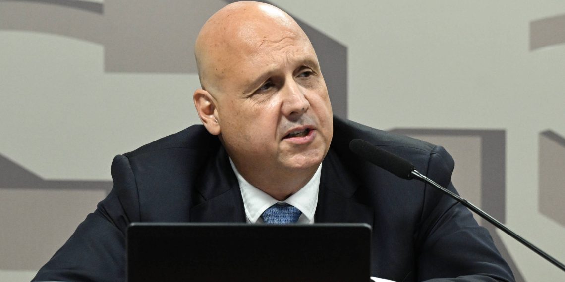Lobo terá R$ 1 bi na CVM para caçar lobos de Wall Street genéricos