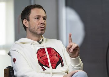 Tiago Leifert rebate acusações de machismo: ‘Precisam de algum jeito me machucar’