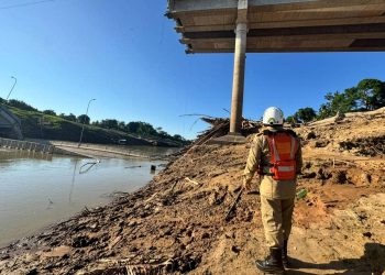 Construtora defende obra e diz que erosão do solo causou queda de ponte no Acre