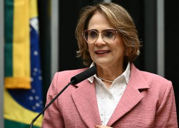 Damares pede a presidente do TSE força-tarefa para retirada imediata de deep fakes das redes