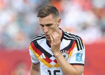 Com lesão no tornozelo, alemão Schlotterbeck está fora da Copa do Mundo