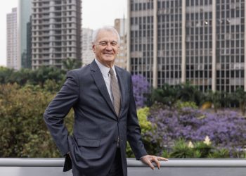 Presidente da FecomercioSP critica fim da 6×1 e questiona voto de quem recebe Bolsa Família