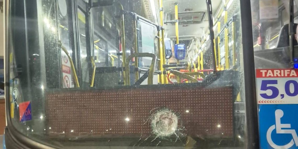 Motoristas de ônibus entram no segundo dia de greve no Rio