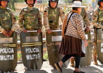 Bolívia: caem bloqueios após estado de exceção e acordo com sindicato