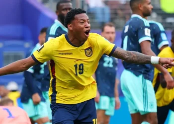 Equador vence Alemanha de virada e carimba vaga no mata-mata da Copa