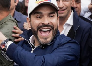 Candidato de direita La Espriella vence disputa acirrada na Colômbia