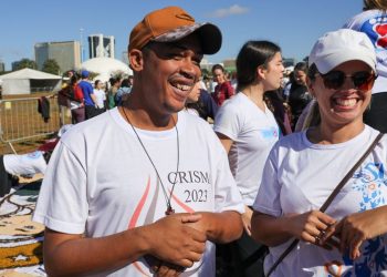 Jovens no DF se unem por tapetes de Corpus Christi e “jejum” de telas