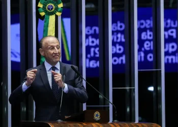 Empresários atacam PEC 6×1 no Senado; sindicatos e governo defendem