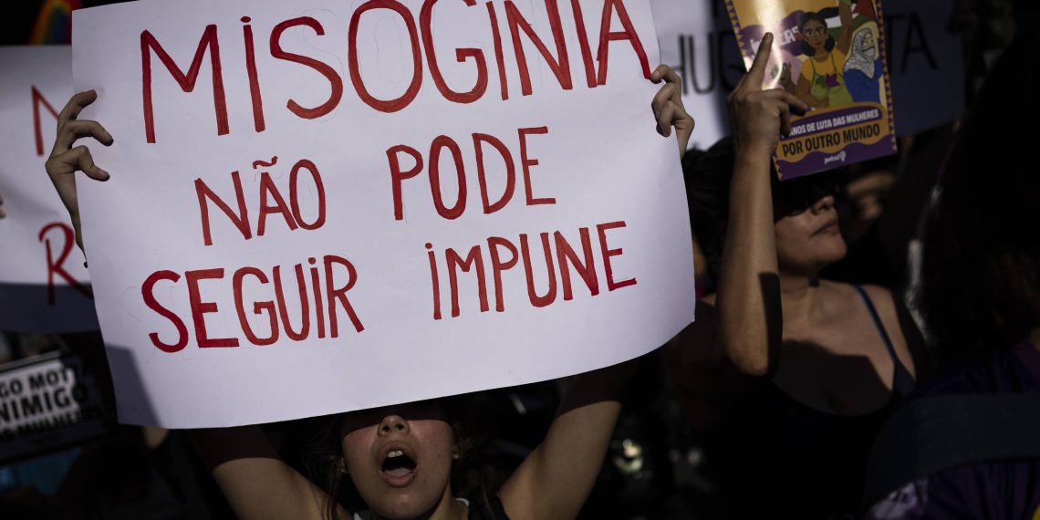 Mensagens misóginas se disseminam na internet com memes e montagens, mostra levantamento