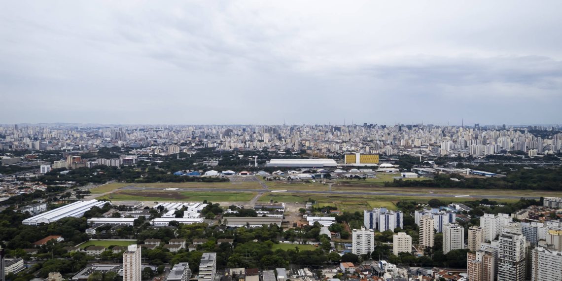 Aeroporto do Campo de Marte, em SP, estima mais do que dobrar voos até 2052; ruído é impasse