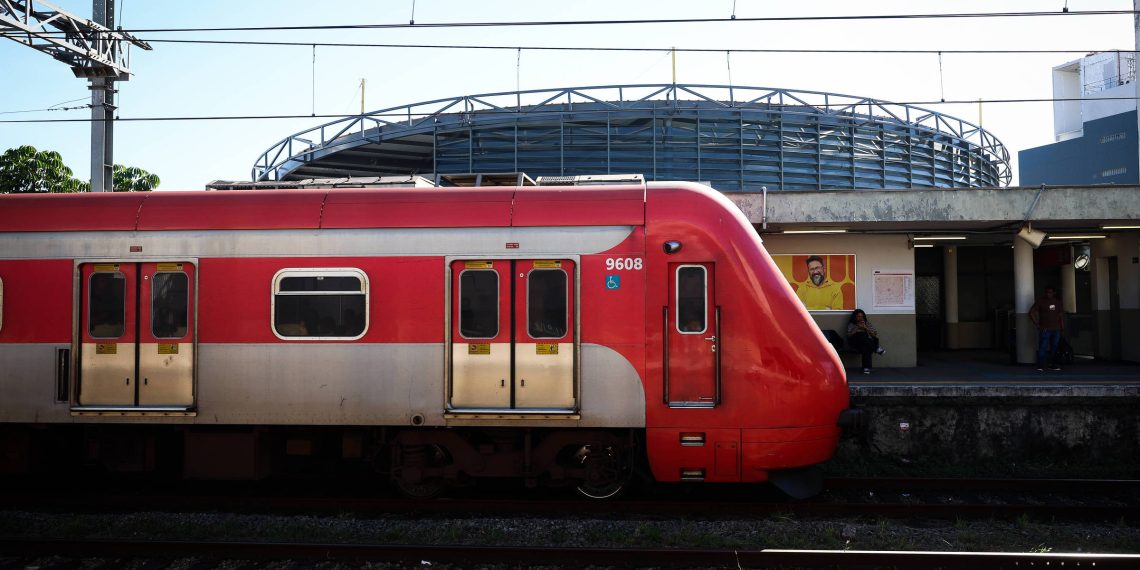 Volume de serviços no Brasil recua em maio puxado por transporte, indica IBGE