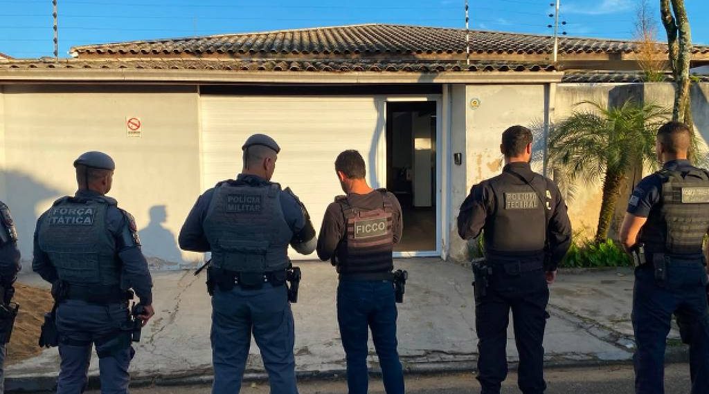 PF desarticula rede que exportava cocaína em sacas de café e cimento