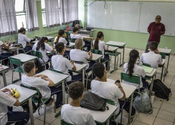 Estudantes da rede pública concluem o ensino médio sem dominar regra de três e gráfico de pizza