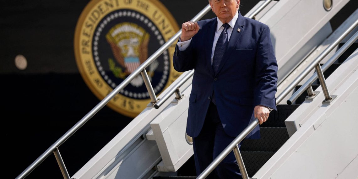 Um estratagema elaborado: Trump usou secretamente um jato militar para deixar a Turquia em meio a ameaças