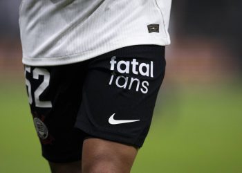 Publicidade de conteúdo adulto deve ser vetada em clubes de futebol? SIM