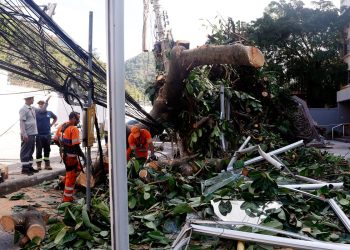 Mais de 26 mil imóveis seguem sem energia no estado do Rio