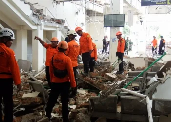 Indonésia: buscas por vítimas de tremor seguem no Dia da Independência