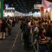 Bienal do Livro tem domingo marcado por filas, lotação e debate sobre obras eróticas